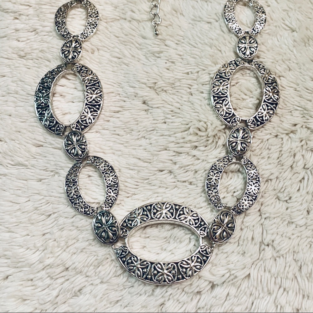 Premier Designs Silver Plated “Circles” Necklace